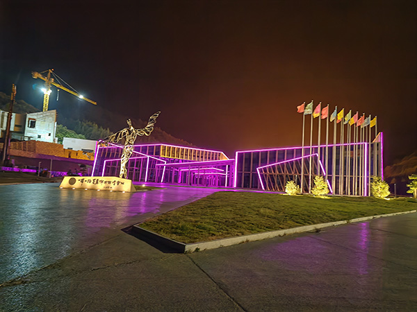 城市亮化是现代城市建设的重要组成部分，它不仅可以美化城市的夜景，还能提升城市的整体形象。随着科技的不断进步，城市亮化也得到了更多的关注和创新。本文将介绍一些关于城市亮化的创意和技术，帮助读者了解夏河城市亮化的重要性以及如何进行夏河城市亮化的规划和实施。